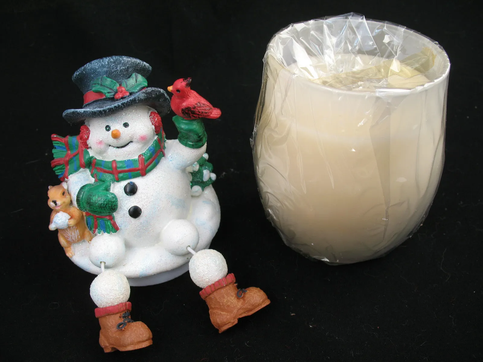 NEW AVON Christmas Holiday WINTER SNOWMAN Figurine SCENTED Perfume CANDLE GLASS JAR Box Candles Decors